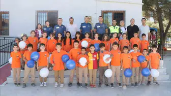 Lösemiyi yenen küçük Talha’ya emniyetten anlamlı forma sürprizi