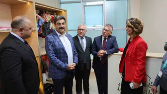Sivas Numune Hastanesi'nde hayırseverlerin desteğiyle kurulan İyilik Dükkanı kapılarını açtı