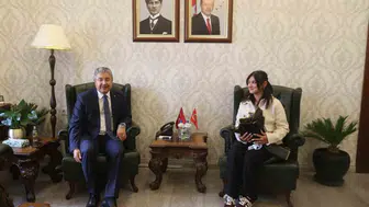 Yerdeki bayrağı kurye çantasına taşıdı: Gülten Yeşil'e valilikten özel davet