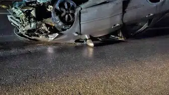 Kocaali yolunda park halindeki tarım araçlarına çarpan otomobil takla attı