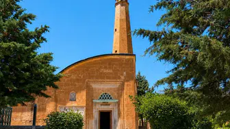 Siirt'in Manevi Mirası Tillo'daki Tarihi Türbe Ziyaretçilerine Kapılarını Yeniden Açtı