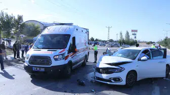 Karaman'da kontrolsüz kavşak kazası: 4 aylık bebek dahil 6 kişi yaralandı