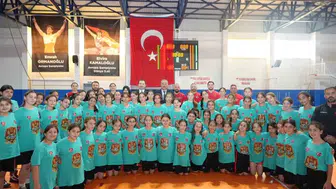 Üzümlü'de minderin geleceği şekilleniyor: Milli güreşçiler kampta buluştu