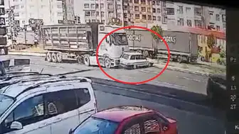 Kayseri'de tırla çarpışan otomobil takla attı: Sürücü mucizevi şekilde kurtuldu