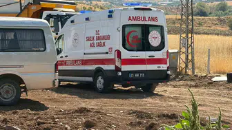 Konteyner yükleme çalışması sırasında kamyondan düşen işçi yaralandı