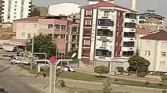 El freni unutulan otomobilin kontrolsüz yolculuğu tarlada son buldu