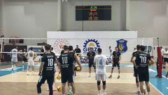 Dursun Ali Arslan Voleybol Turnuvası'nda ev sahibi ekip geri dönüşle kazandı