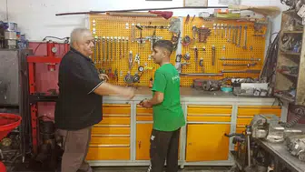 Sanayide 45 yılı geride bırakan Hidayet Usta yılın ahisi seçildi