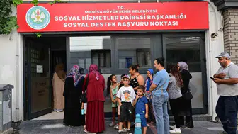 Manisa'da 30 Milyon TL'lik Eğitim Desteği Hem Ailelerin Hem Esnafın Yüzünü Güldürdü