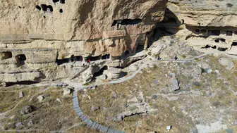 Taşkale'nin beş katlı kaya oyma mirası Manazan Mağaraları turizm rotalarının gözdesi oldu