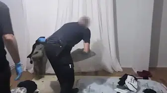 Bursa'da narkotik baskını: Hem uyuşturucu hem de hırsızlık suçundan aranan şüpheli yakalandı