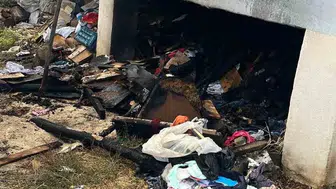 Kovancılar'da balkon altındaki odun yığını alevlere teslim oldu