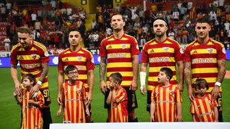 Kayserispor ve İstanbulspor'dan anlamlı seremoni: Sahaya Down sendromlu çocuklarla çıktılar