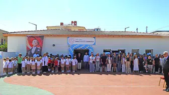 Çeşme'de 16 Eylül İlkokulu 55 yıl sonra yenilenen yüzüyle kapılarını açtı