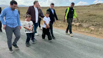 Kars'ta köy yolları betonla yenilendi: Vali Polat incelemelerde bulundu