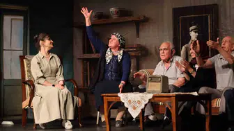 Alzheimer hastası büyüklerin sahne performansı izleyenleri mest etti
