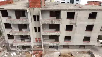 Karacabey'de 30 yıllık metruk yapı mahallelinin korkulu rüyası haline geldi