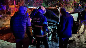 Niğde'de park halindeki otomobil alevlere teslim oldu