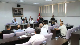Kula Belediye Meclisi'nde spor salonu oylaması krizi