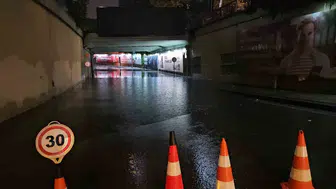 İstanbul'da beklenen sağanak hayatı felç etti: Zincirlikuyu'da ulaşım durma noktasına geldi