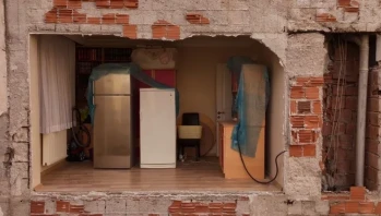 Bahçelievler’de Yıkım Sonrası Yan Binanın Duvarının Olmadığı Ortaya Çıktı