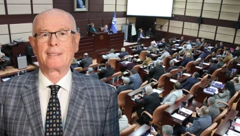 Kazım Kurt: “Bütçelerin tutmamasının sebebi hükümet uygulamalarıdır”