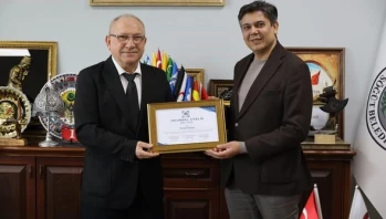 Başkan Durgut’a onursal üyelik plaketi takdim edildi