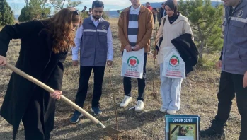 Kütahya'da Bir Çocuk Bin Umut” Sloganıyla Şehit Çocukları İçin Fidan Dikildi