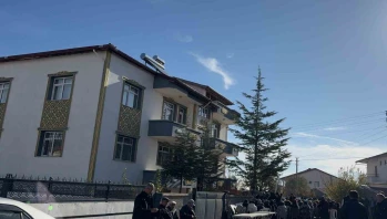 Zehirlenme faciasında son cenaze: Baba Böcek için hüzünlü bekleyiş