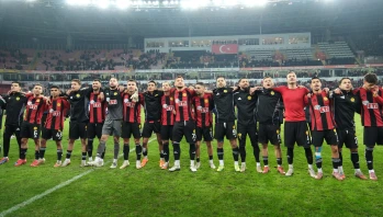 Eskişehirspor, Karşıyaka’yı İlk Yarıdaki Gol Fırtınasıyla Mağlup Etti