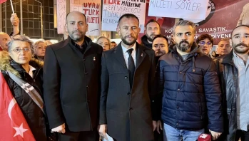 Zafer Partisi açığa alınan polis memuruna destek vermek için EsEs durağında toplamdı