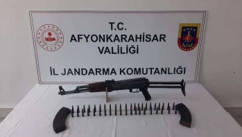 Afyonkarahisar’da durdurulan araçta uzun namlulu silah