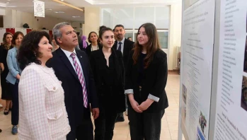 Eczacılık Fakültesi’nde ’Topluma Hizmet Uygulamaları’ dersi çerçevesinde sergi açıldı