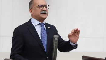 Depremde Sinyal, Yangında İletişim Yok; Çözüm İçin Meclis’e Soru Önergesi