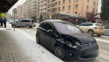 Yılmaz Büyükerşen Bulvarı’nda Kaza: Yaralanan Olmadı