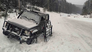 Bilecik’te buzlanma kazaya neden oldu, otomobil takla attı