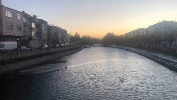 Porsuk Çayı’nın Yüzeyi Buz Tutunca Ortaya Bu Manzara Çıktı