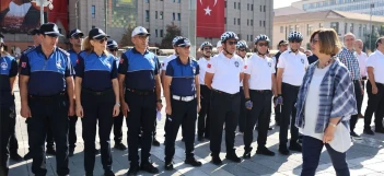 Eskişehir’de kaldırım işgallerine sıkı denetim: Zabıta ekipleri masa ve sandalyeleri topladı