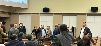 Tepebaşı Meclisi’nde gergin anlar: Başkan Ataç salondan ayrıldı