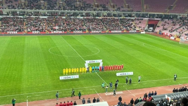 Eskişehirspor – Denizli İdman Yurdu Maçı Başladı