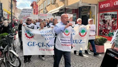 Eskişehir’de Emekliler Hakları İçin Yürüdü: “Sadaka Değil Hakkımızı İstiyoruz!”