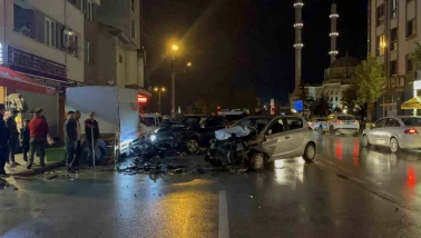 Eskişehir’de Korku Dolu Anlar: 3 Araca Çarpıp Ters Yöne Girdi, Kafa Kafaya Çarpıştı!