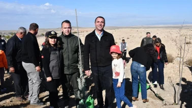 Beş bin fidan Beylikova’da toprakla buluştu