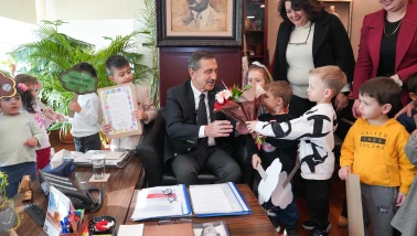 Dünya Çocuk Hakları Günü’nde miniklerden Başkan Ataç’a anlamlı ziyaret