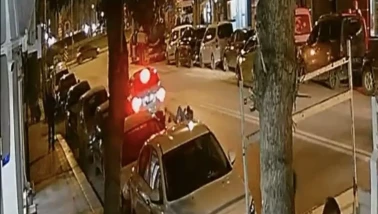 Ters Şeritte Giden Otomobil Yayaya Çarptı: Kaza Kameraya Yansıdı