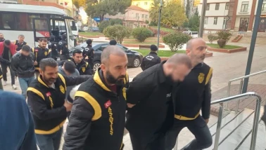 Lüks araç vaadiyle dolandırdılar: 9 şüpheli yakalandı