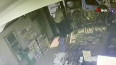 Ambulans Çağıran Böcek Ailesi Otelde Kilitli Kaldı: O Anlar Kamerada