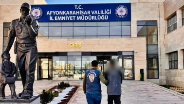 Afyonkarahisar’da hapis cezası ile aranan 2 şahıs polis ekiplerince yakalandı