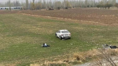Afyonkarahisar'da Şarampole Giren Otomobil Sürücüsü Yaralandı