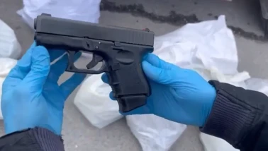 Arızalı süsü verilen araçtan cephanelik çıktı